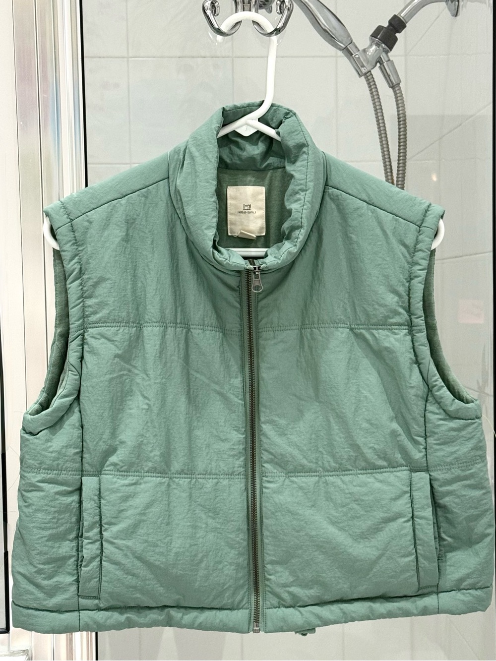 Thread & Supply Women’s Green Bay Quilted Puffer cropped vest  Size Medium - Picture 2 of 5